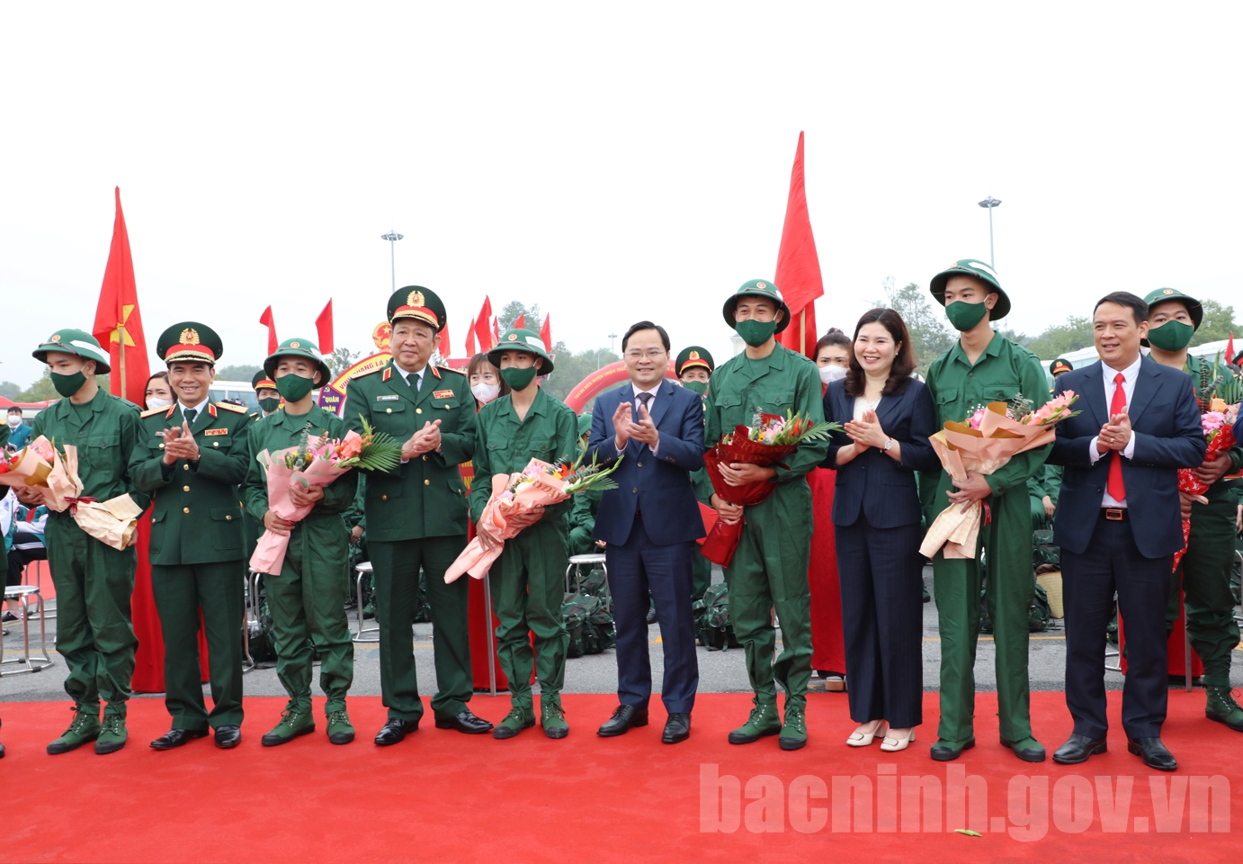 Bí thư Tỉnh uỷ Nguyễn Anh Tuấn dự Lễ giao nhận quân tại huyện Thuận Thành